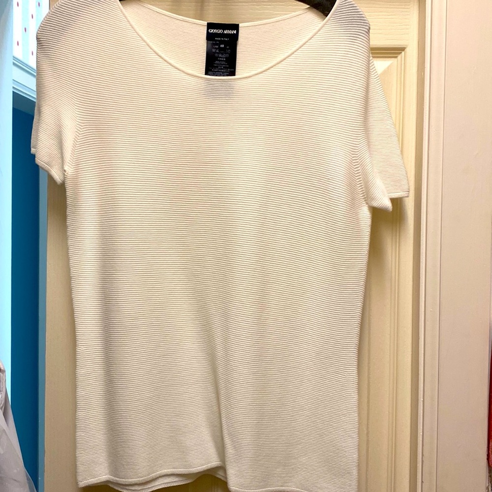 Beautiful unworn Giorgio Armani white ribbed silk cotton blend tee. Sz 48/12